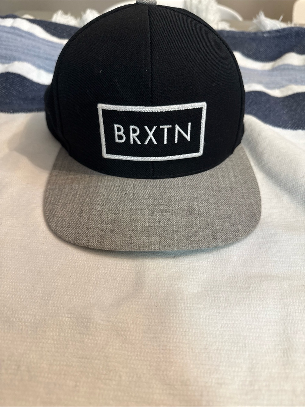 Men's Black and Gray Snapback Hat